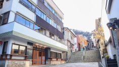 群馬県・伊香保温泉の石段街の中心にある歴史的な建物をリノベーションした複合施設「IKAHO HOUSE 166」が12月21日(土)にオープン