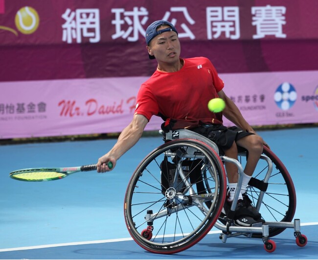 車いすテニスプレーヤー川合 雄大選手が初のアスリート社員として入社