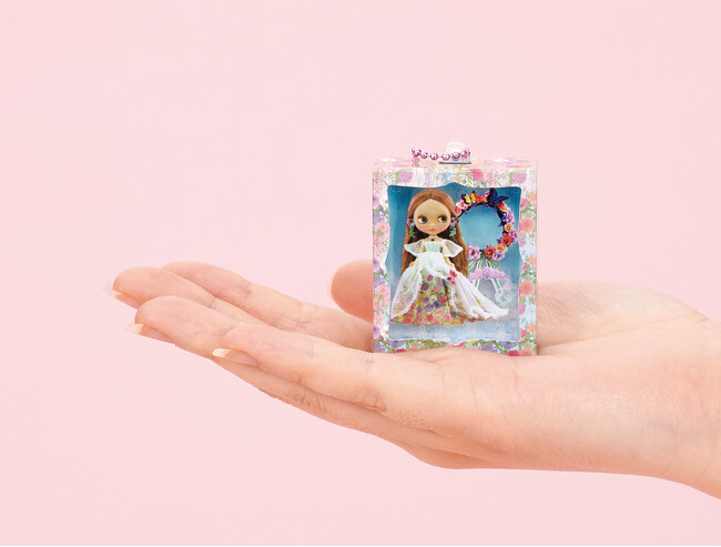 あの「Blythe」が、当時のパッケージごと楽しめる手のひらサイズのガチャ(R)になりました！　『Blythe ミニチュアパッケージコレクション』