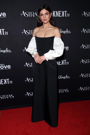 【DIOR】ディオールを纏うセレブリティ：モニカ・バルバロ＠アストラ クリエイティブ アーツ、フィルム、TV賞