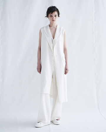 Y's、最新の2025リゾートコレクションを発売