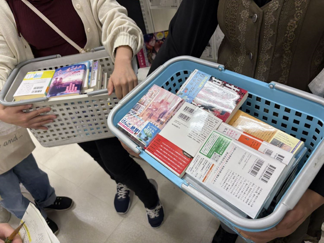 1月7日から高幡図書館にて展示・貸出~日野ヤングスタッフが中学生~大学生の同世代におすすめの本を選書