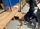 研修の一環でウッドデッキを作成する研修生たち 研修の一環でウッドデッキを作成する研修生たち