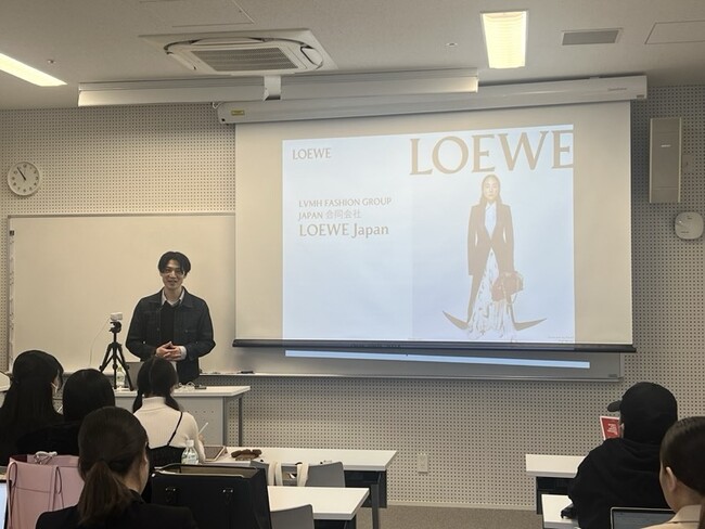 iDAがロエベジャパンの人事担当をゲストに迎え日本女子大学 被服学科のゼミでキャリアデザインの特別講義を実施
