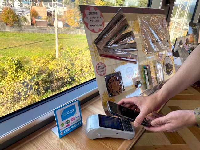 マルチキャッシュレス決済サービス『KAZAPi（かざっぴ）』が今秋デビューの豪華観光列車「はなあかり」に導入