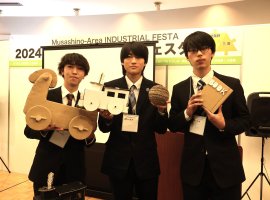 デモンストレーションを行ったゲームクリエーター科の学生 デモンストレーションを行ったゲームクリエーター科の学生