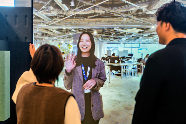 等身大ビデオコミュニケーション「tonari」がNTT 西日本と未来共創。次世代情報通信基盤「IOWN」でさらなる超高精細・超低遅延へ