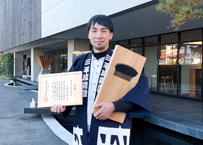 「第40回 全国削ろう会」薄削り競技・五寸鉋の部にて、平成建設の大工・小林健太郎が堂々優勝！
