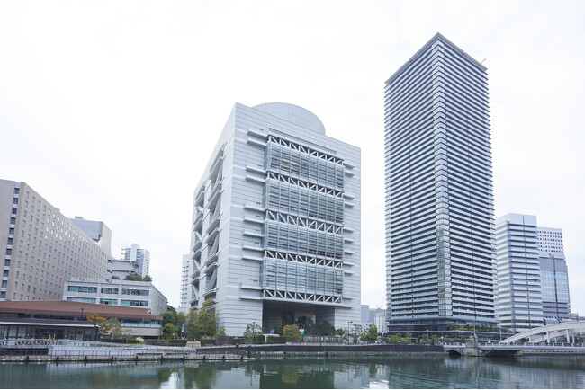 グランキューブ大阪（大阪府立国際会議場）に1分単位で利用可能なワークブース「ＣＨＡＴＢＯＸ」を設置
