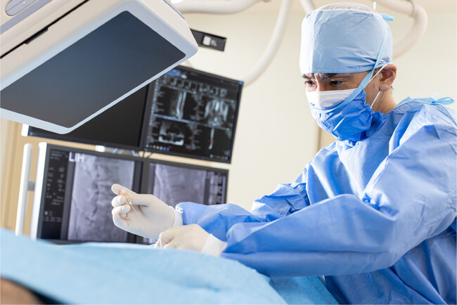 慢性腰痛や手術後の痛みに新たな希望！「ディスクシール治療」の効果を調査結果で発表