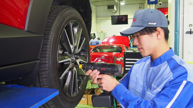 高校生の車好き集まれ！「自動車専攻」新規開講！実践的な学びで未来の自動車のプロをめざそう！