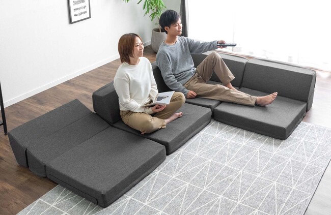 タンスのゲンの人気ローソファがBIGになって新登場！２倍のサイズの広々座面を自由にレイアウト可能なソファ
