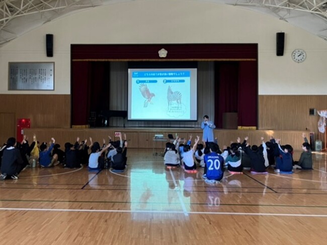 メガネのZoff「目の健康」を啓発する出張授業～埼玉県新座市立栄小学校で小学4年生の児童65名を対象に実施～