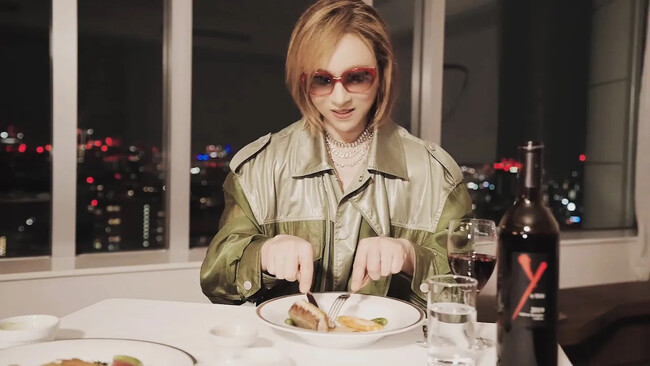 YOSHIKIがただ食べている！！　再生回数170万回越えの人気シリーズ「YOSHIKI eats」第2弾公開