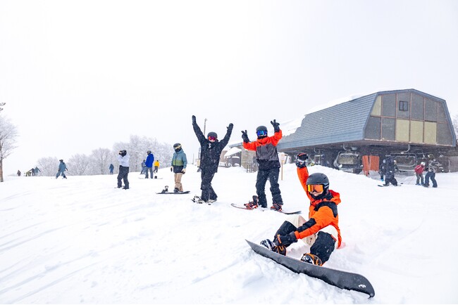 【ネコマ マウンテン】スキー場の積雪100cm越え！滑走可能コースは20本！過去10年で最も雪に恵まれたシーズン初めを迎えました