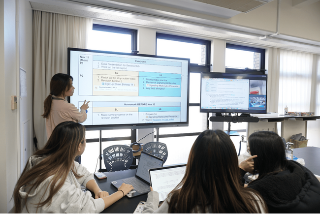 アオバジャパン・インターナショナルスクールの最先端の教育プログラムと電子黒板「BenQ Board」の活用例