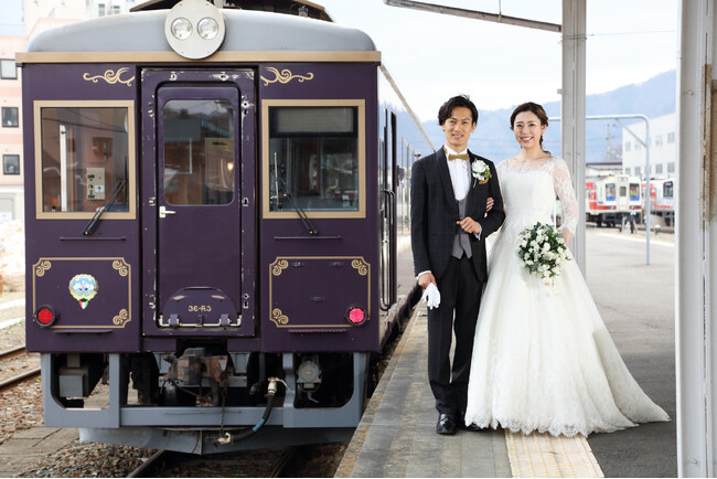 三陸鉄道とコラボしたウェディングプランを販売　レトロ列車を貸し切った非日常挙式が叶います