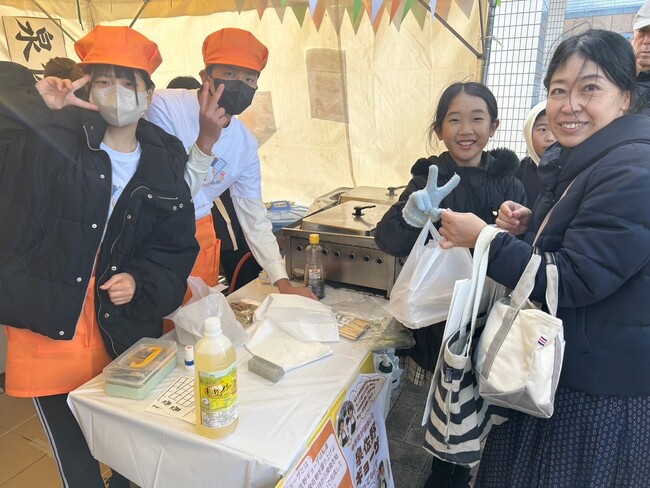 中学生が開発した「泉佐野ギョーザ」泉佐野市農業祭で395食を完売！初のOEM製品での提供で、開発また一歩前進