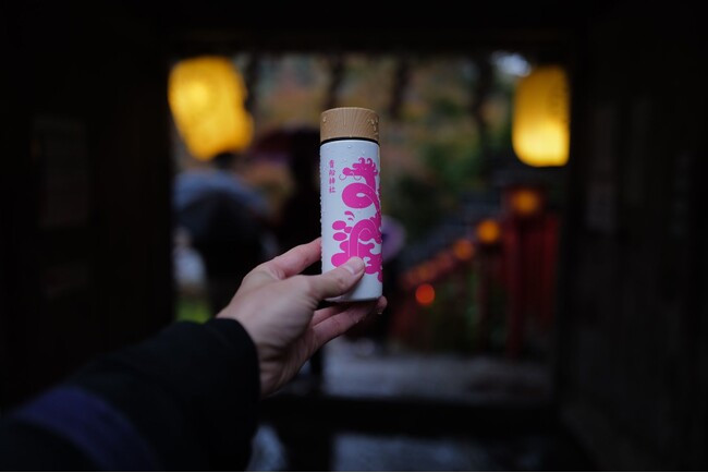 貴船神社で、川と山の音による心のお守り「音守（おまもり）」がスタート。水筒のお守りである「水守（みまもり）」も同時販売