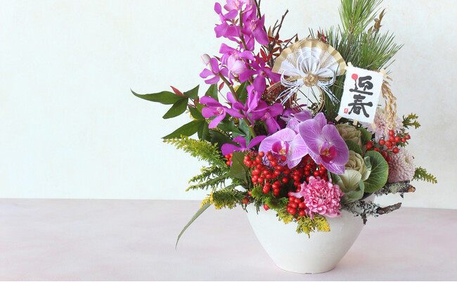 新しい年は福いっぱい!『花時間』では、縁起よく、美しい「お正月の花」を好評発売中!