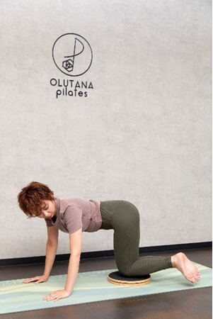 プロップスを使用したマットピラティスプログラムを提供する女性専用スタジオ「OLUTANA pilates 清澄白河店」が２０２５年１月に新規オープン！