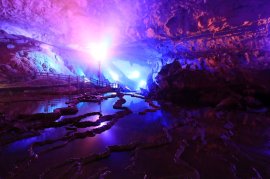 幻想的な空間が広がる秋芳洞 幻想的な空間が広がる秋芳洞