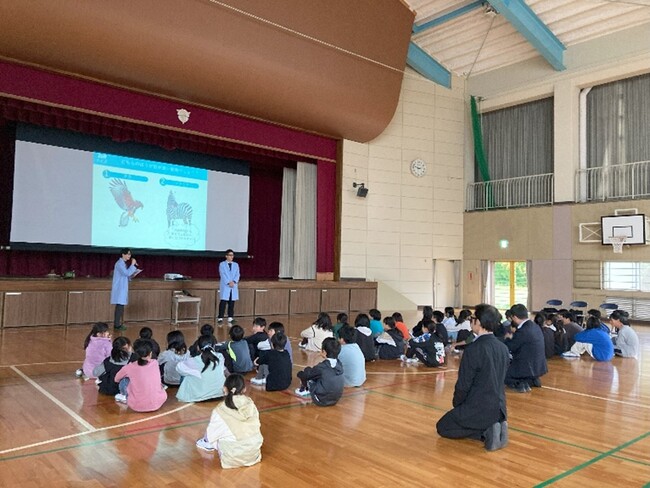 メガネのZoff「目の健康」を啓発する出張授業～愛知県知多郡美浜町立布土小学校で小学校4～6年生の児童52名を対象に実施～