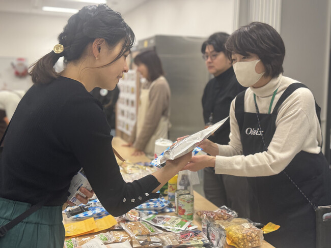 【イベントレポート】クリスマスシーズン向けに「WeSupport Family」が、７社と品川区等と協力　ひとり親世帯に食品を寄付するフードパントリーをオイシックス本社で開催