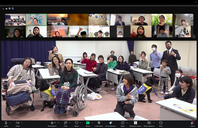 12/14医学部生に対して肢体不自由者の手助けをする介助犬のハイブリッド講義をハワイ大学として初開催