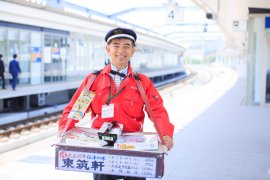 駅立ち売り員 小南英之さん 駅立ち売り員 小南英之さん