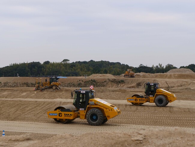 自動化施工システム「A⁴CSEL」　造成工事への本格適用を開始