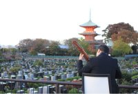 聴衆は青葉園に眠る故人 7万3,000名「御霊に捧げるコンサート」を開催