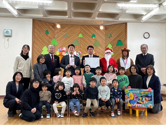NECプラットフォームズ、白石市内の園児たちへクリスマスプレゼントを寄贈