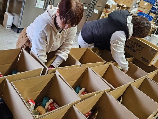 給食がない冬休み、食事に困るひとり親等子育てへ食材配送 155世帯へ支援「物価高騰の中、涙が出るほど助かる！」との声
