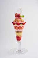 赤白いちごのタワーパフェ 赤白いちごのタワーパフェ