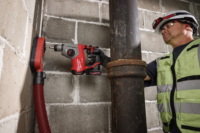 1回の充電で最大73個（※）の穴開けが可能。優れた携帯性と高速な穴開け速度を両立し、現場の生産性を向上「M12 FUEL 16mm SDS PLUS コンパクトハンマードリル」