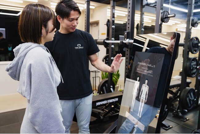 【MIRROR FIT. 】法人向けオリジナル機能として【AI姿勢分析（カルティ シセイカルテ連携）】の運用がスタート。