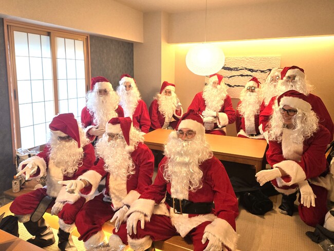 世界中から集まったサンタが客室にプレゼントを届ける「クリスマス」 ～海外ゲストとともに楽しんだ、クリスマス＆お正月～
