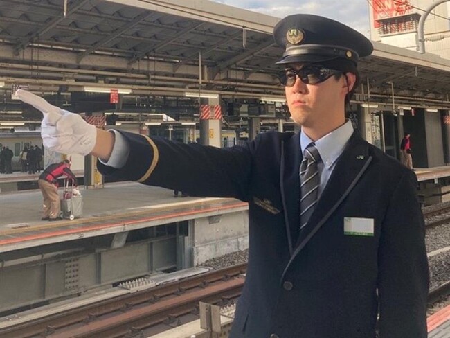 駅社員および新幹線・在来線運転士への保護メガネ本格導入について