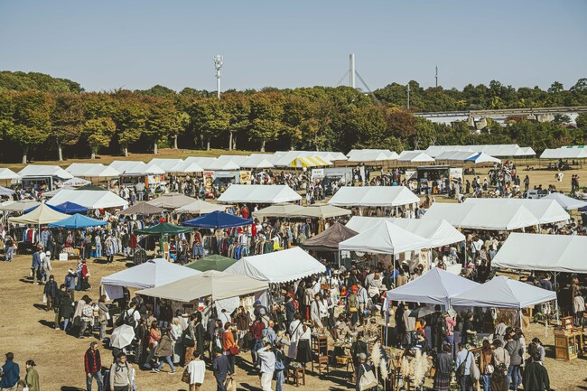 2024年秋 2万人を動員。世界中から厳選されたヴィンテージ・アンティーク品が集結 『Vintage Market-万博蚤の市-』4/11～13、太陽の塔が目印万博記念公園にて約150店舗が軒を連ねる