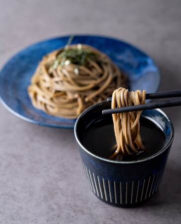 台湾のレストランで「静岡ほうじ茶麺」好評 ふじのくに通商エキスパートが開発に貢献