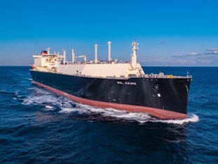 TotalEnergies向け新造LNG船を「MOL AZURE」と命名