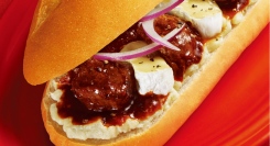 ドトールコーヒーショップで1月30日よりあったかメニュー発売！「期間限定ミラノサンド 牛肉の赤ワイン煮込み」「カルツォーネ ベーコンとチーズのホワイトソース」