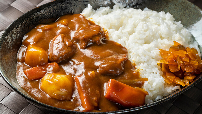 カレーを「月に1回以上」食べる人は7割　自宅でよく食べるカレーは「ルウで作る」と「レトルト」