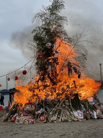 横浜金沢冬の風物詩！海の公園で「どんど焼き」を開催します！～正月飾りや門松・書き初めを持ってみんな集まれ！！～