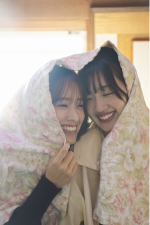またいつか最高の笑顔で――。グループ卒業を発表した日向坂46・佐々木久美＆佐々木美玲が1/28(火)発売「B.L.T.3月号」の表紙巻頭に登場！15,000字の対談インタビューで語られる約9年間の軌跡