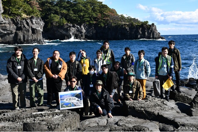 「ブラタモリ」案内人と学生たちでジオパーク伊豆半島のフィールドワークを開催環境保全や防災対策の重要性を体感するジオツーリズムの企画展開へ