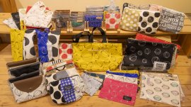 ▲玉ねぎ柄が特徴の「TORO淡路島」の商品 ▲玉ねぎ柄が特徴の「TORO淡路島」の商品