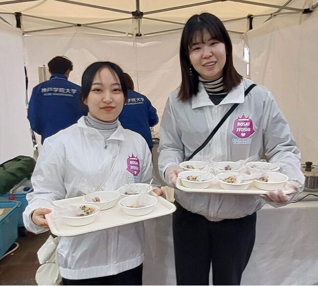 『神戸防災のつどい2025』でフェリシモ「備蓄でお守りKOBE BOX2」と神戸学院大学「防災女子」がコラボ試食イベントを開催