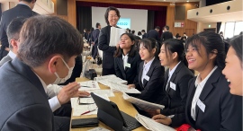 採用内定留学生には、2年間の学費を奨学金として支援!介護福祉士試験で圧倒的な外国人合格者数を誇るアリス学園が、介護事業者30社との説明会・面談会を開催 採用内定留学生には、2年間の学費を奨学金として支援!介護福祉士試験で圧倒的な外国人合格者数を誇るアリス学園が、介護事業者30社との説明会・面談会を開催